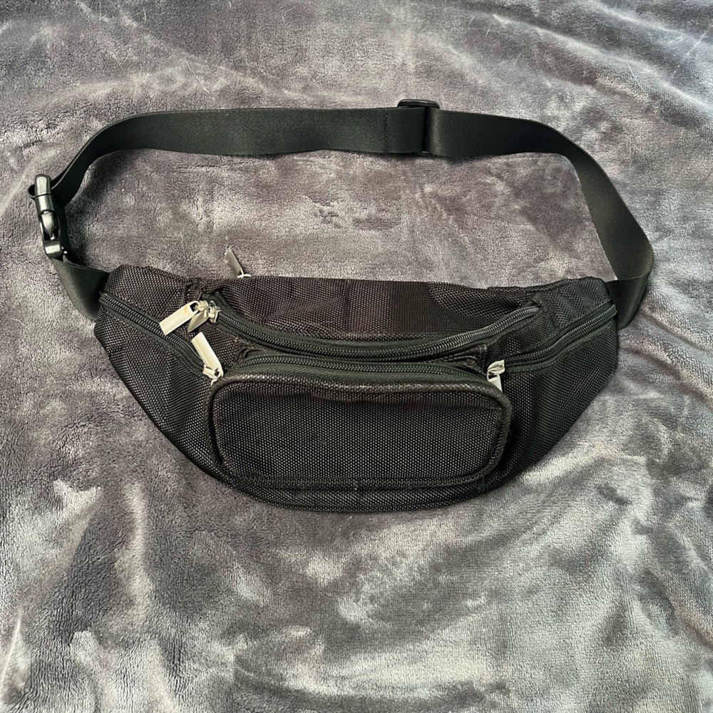 Black Basic Fanny Pack